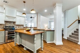 Building Photo - 9816 Hedge Bell Dr