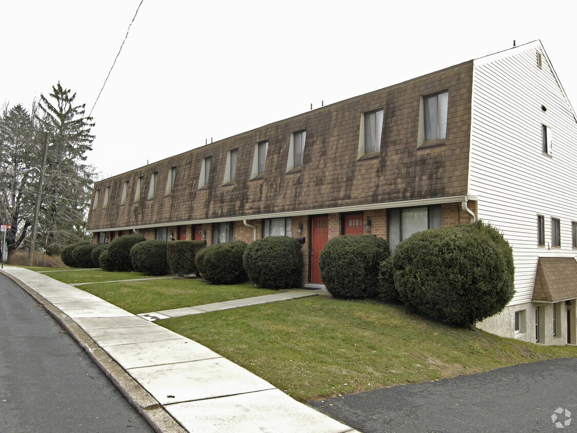 Primary Photo - 2528 Jenkintown Rd