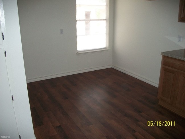 Building Photo - 306 W Matz Ave