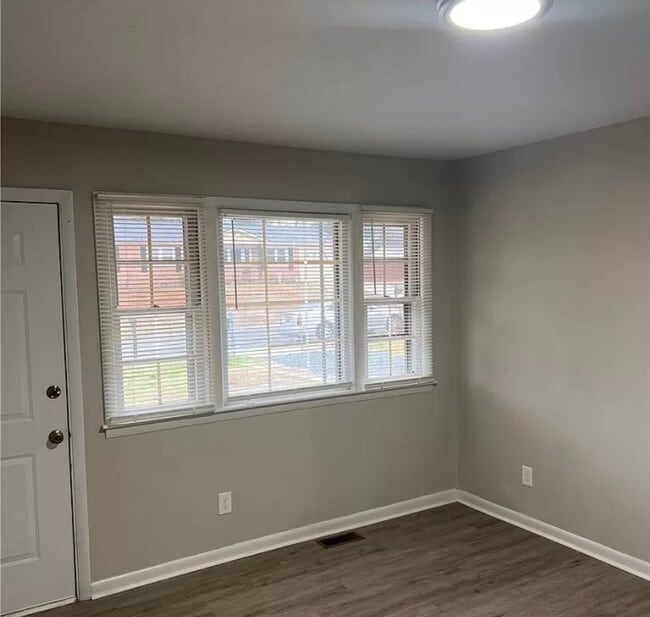 Foto del edificio - 6170 Timberland Dr