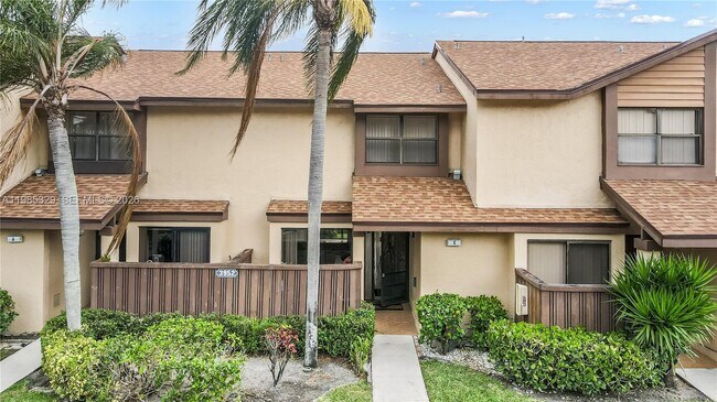 Foto del edificio - 3952 Cocoplum Cir