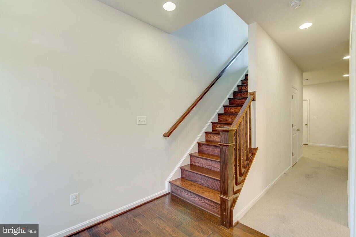 42261 Riggins Ridge Terrace, Ashburn, VA 20148 Townhome Rentals in