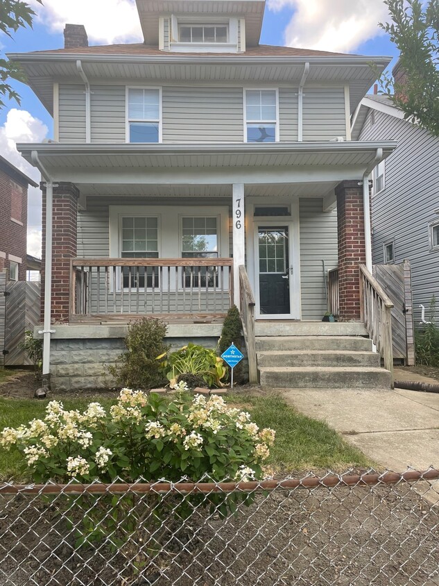 Primary Photo - 796 E 4th Ave
