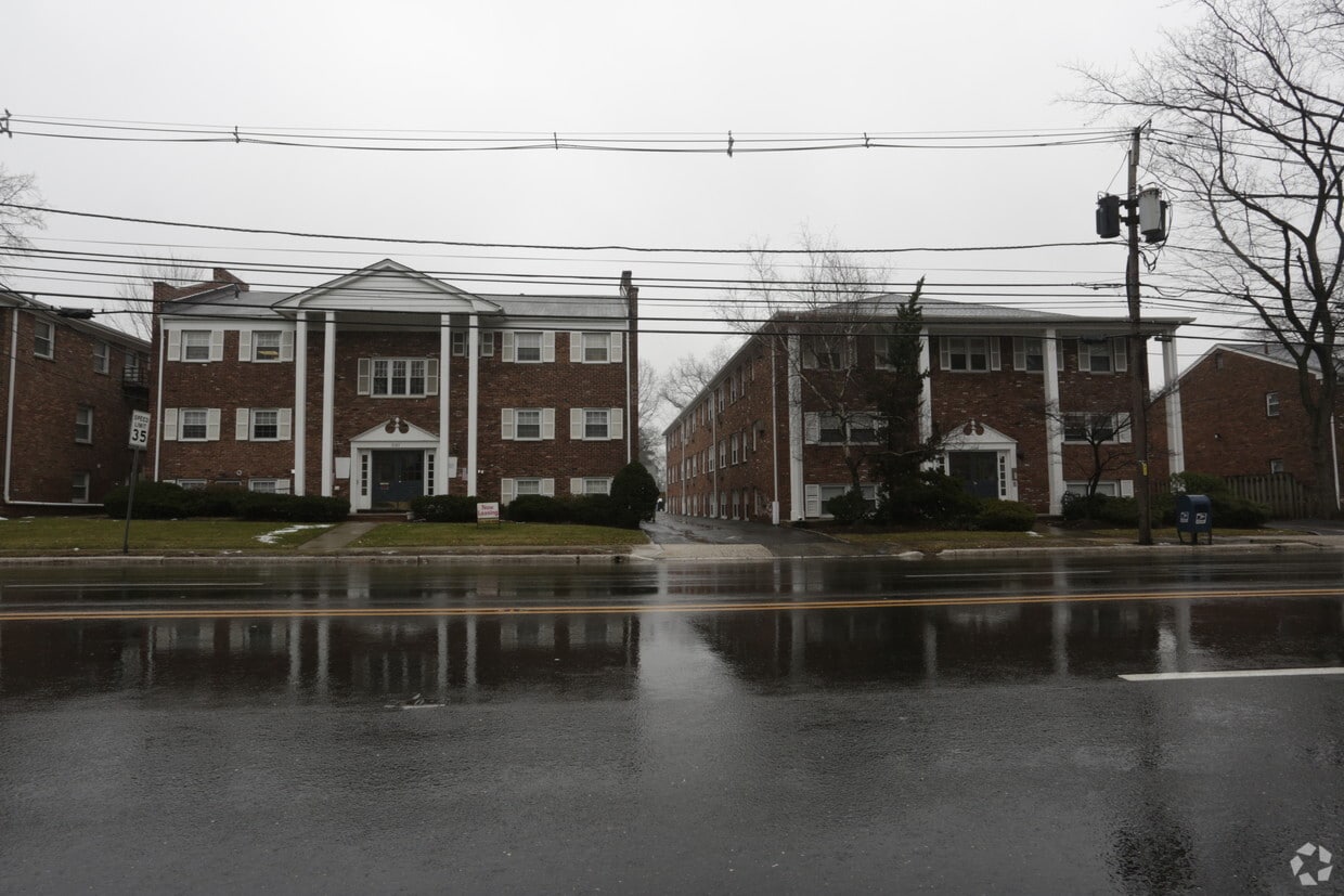 2105 - 2107 Saint Georges Ave - 2105-2107 Saint Georges Ave
