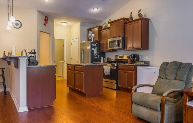 Building Photo - 144 Parmelee Dr
