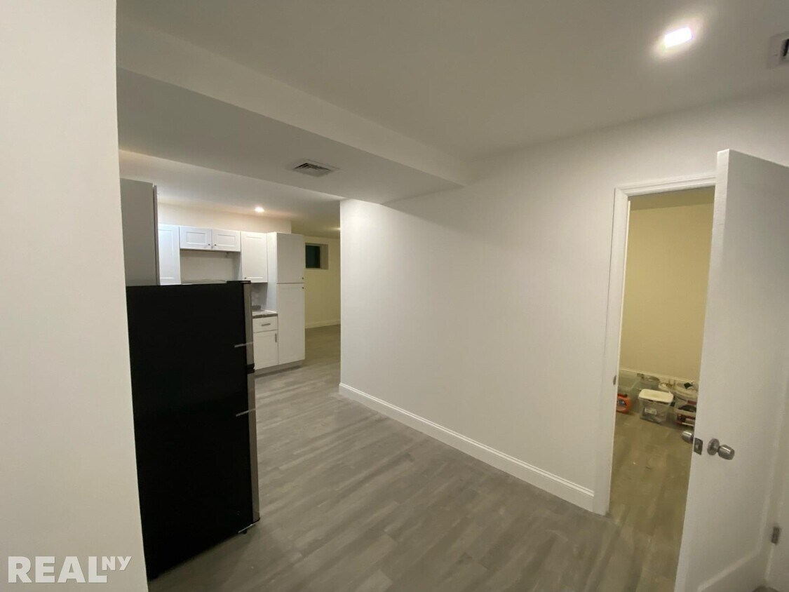 182 Beaumont St Unit 1, Brooklyn, NY 11235 Room for Rent in Brooklyn, NY