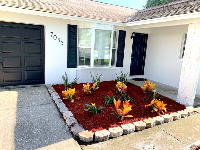 Foto del edificio - 7055 Lassen Ave