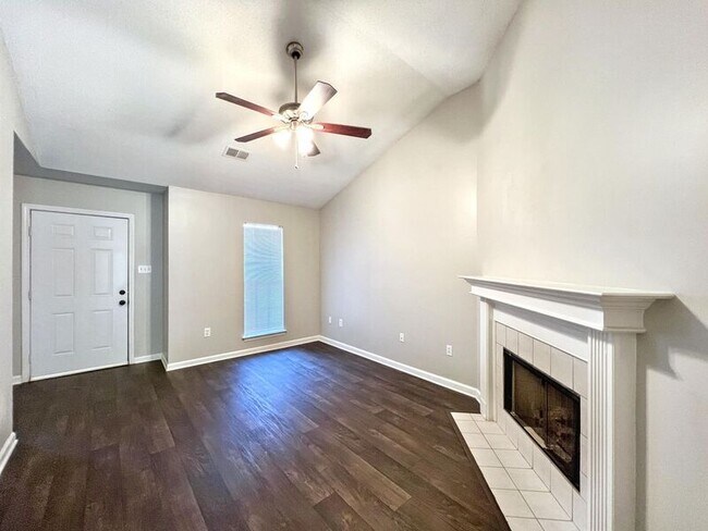 Foto del edificio - 802 W E Ross Pkwy