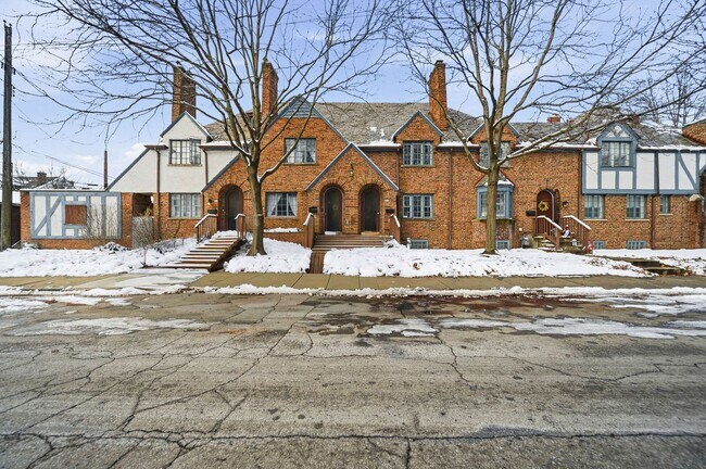 Foto del edificio - 2 Bedroom, 2 Bath Townhome located directly across from Franklin Park Conservatory