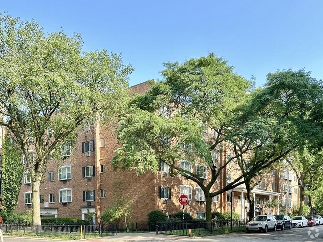 Building Photo - 3825 N Pine Grove Ave