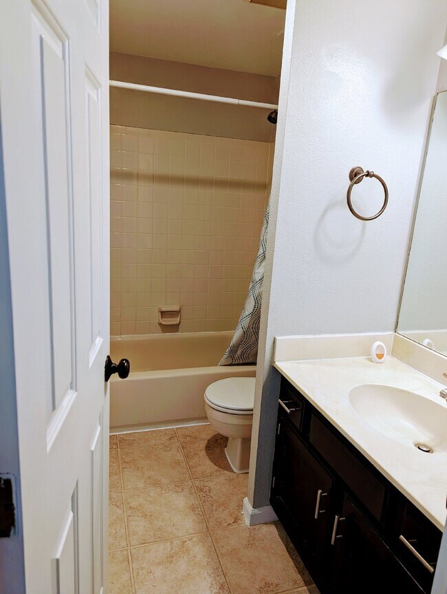 Building Photo - Welcome to your dream home!