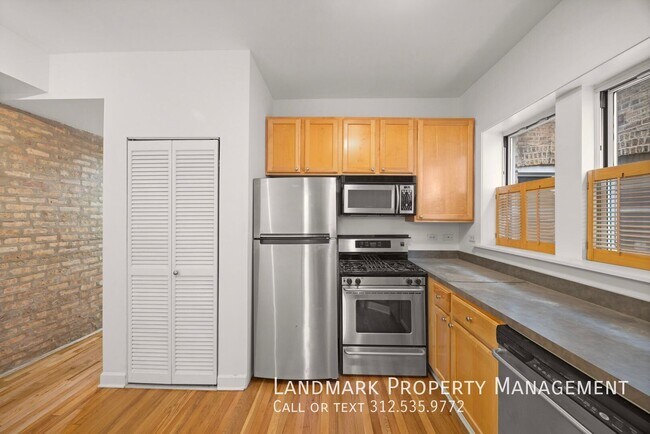 Foto del edificio - 4546 N Albany Ave