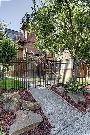 Building Photo - Jenny G Apartments - 2 bedrooms