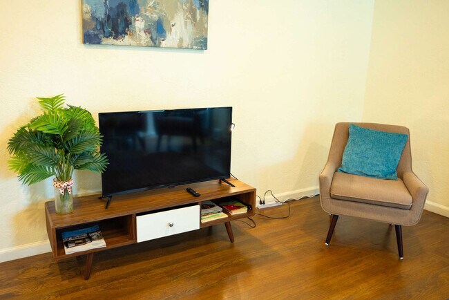 Foto del edificio - 240 E Hedding St