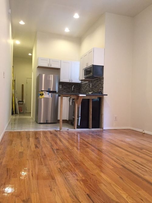 Building Photo - 119 E 39th St