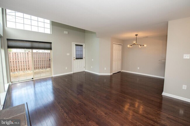 Building Photo - 308 Green Meadow Ln