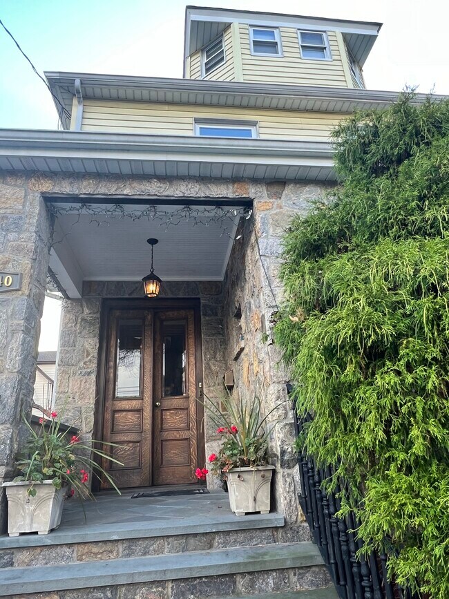 Building Photo - 152 Urban St