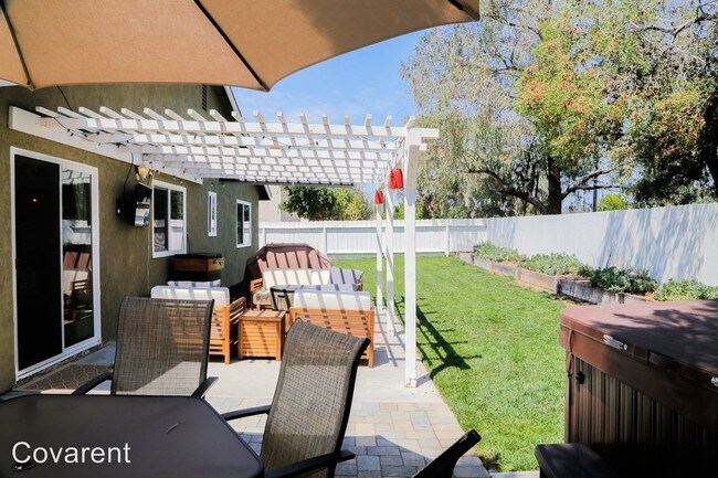 Foto del edificio - 4428 Maple Dr