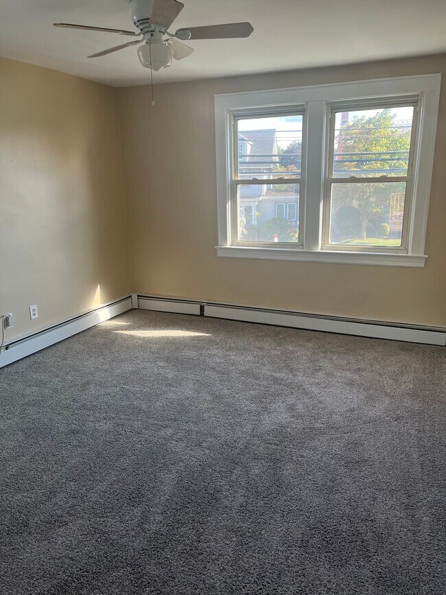 Bedroom - 57 E Somerset St