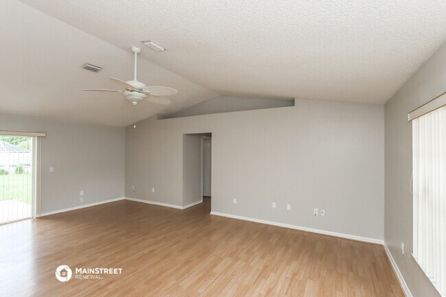 Building Photo - 1218 Bluff Ave NE