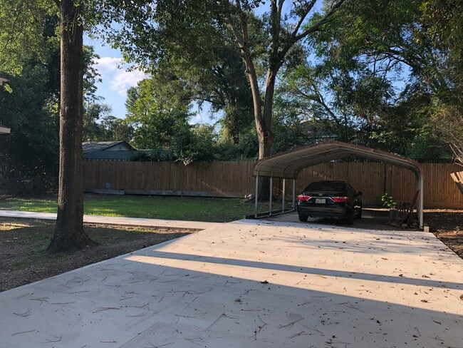 Building Photo - Beautiful 2 bedroom house