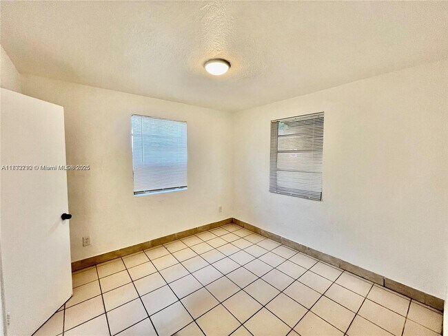 Building Photo - 701 NW 7th Ave