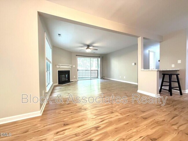 Foto del edificio - 4120 Sedgewood Dr
