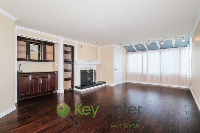 Building Photo - Comfort and Style in the Heart of Seattle
