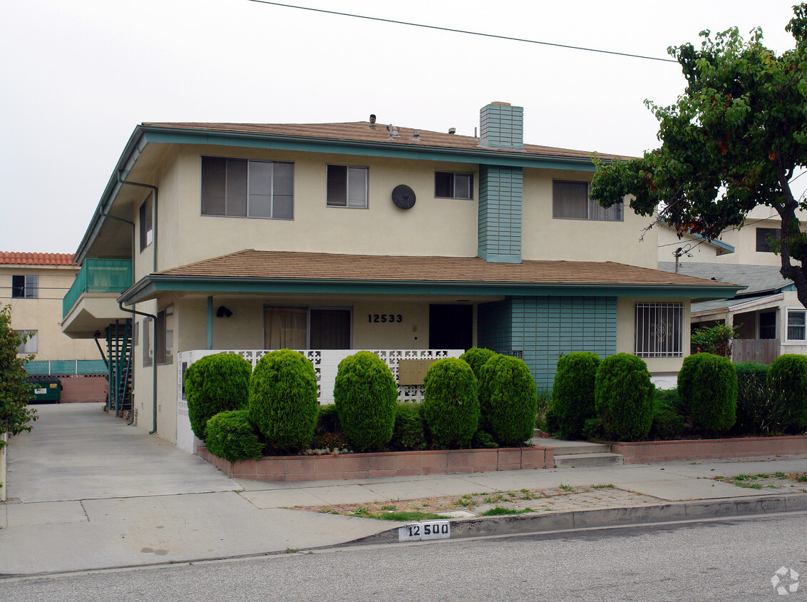 Primary Photo - Freeman Apartments