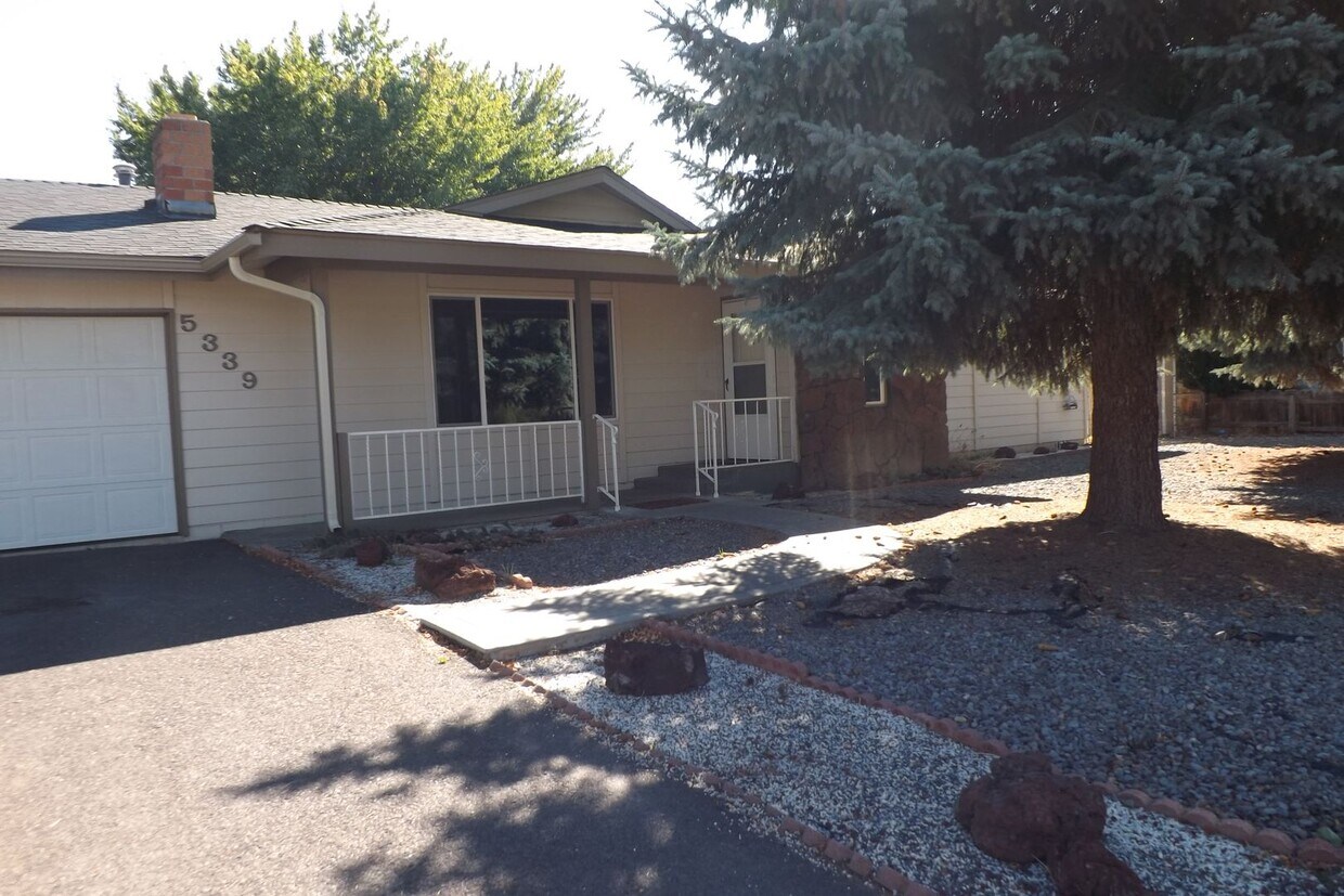 Primary Photo - 3 Bedroom 2 bath