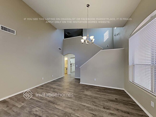 Foto del edificio - 12528 W Roanoke Ave