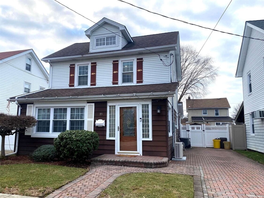 18 Spruce St, Hicksville, NY 11801 House Rental in Hicksville, NY