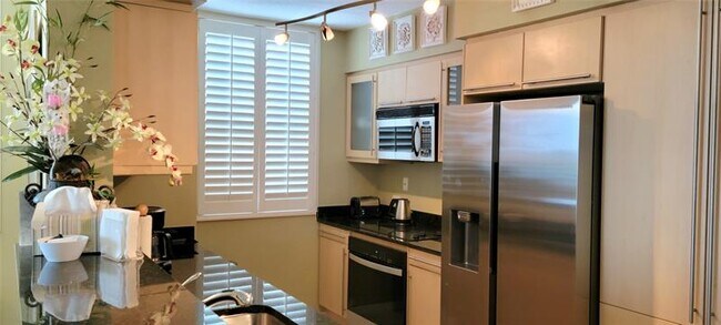 Foto del edificio - 2080 S Ocean Dr