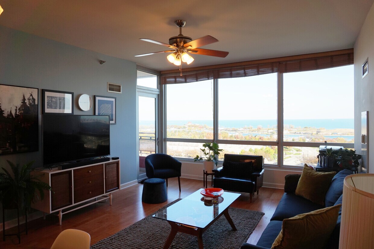 Amazing Views! - 1841 S Calumet Ave