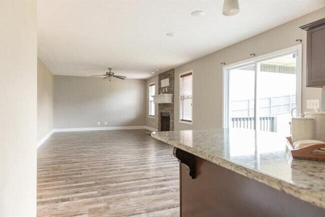 Building Photo - 208 Eagles Talon Ct