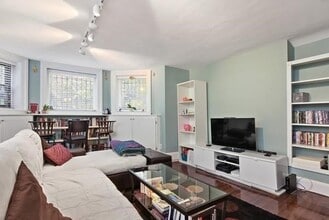 Building Photo - 242 Beacon St