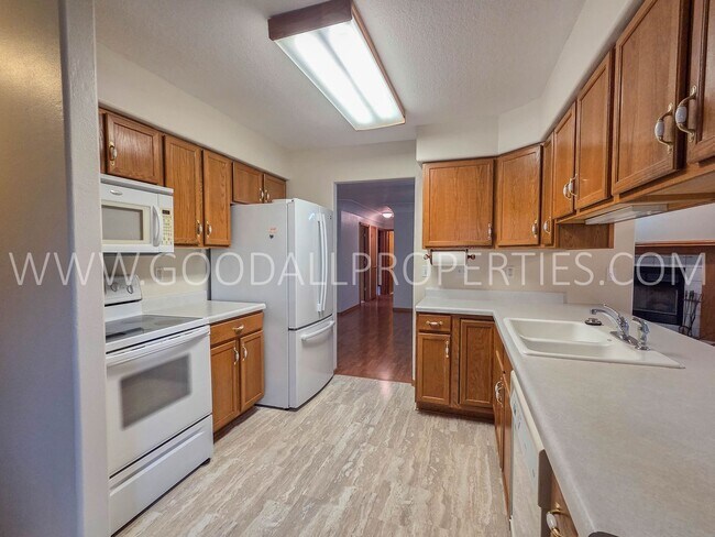 Foto del edificio - Spacious 5-Bedroom Ranch in the Heart of Waukee