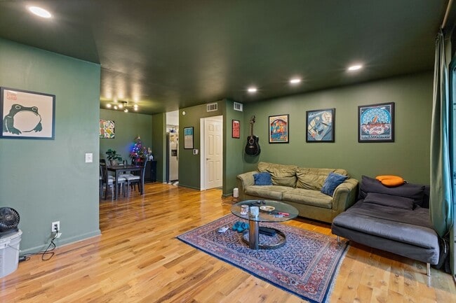 Foto del edificio - 515 Basswood Ave