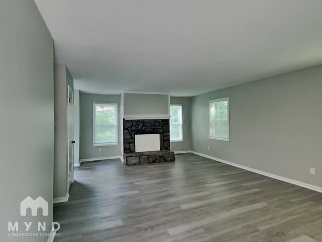 Building Photo - 804 Pine Forest Cir