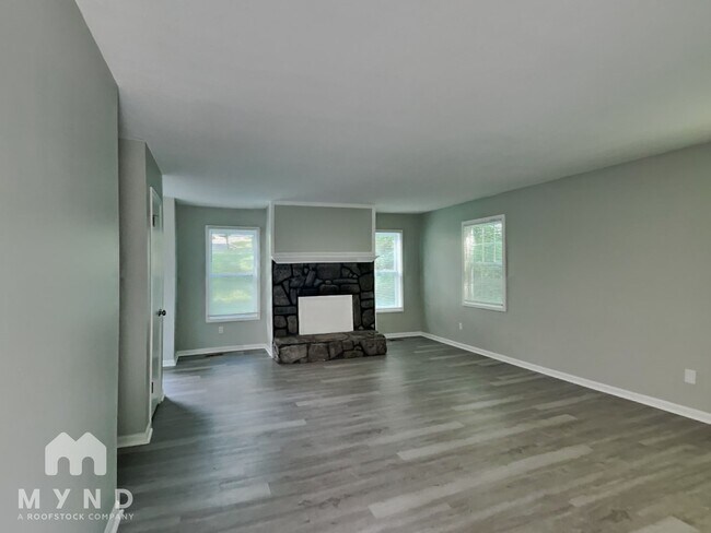 Foto del edificio - 804 Pine Forest Cir