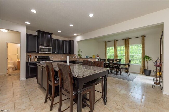 Building Photo - 7921 Megan Meadow Dr