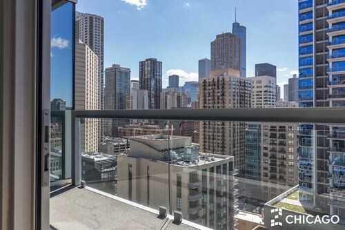 Foto principal - 805 N LaSalle Dr