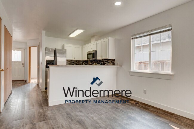 Foto del edificio - Charming Home in the Heart of Oak Harbor –...