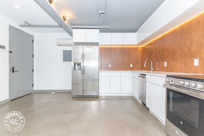 Building Photo - 410 Tompkins Ave