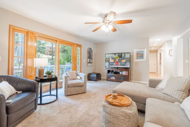 Foto del edificio - 10283 White Fir Rd