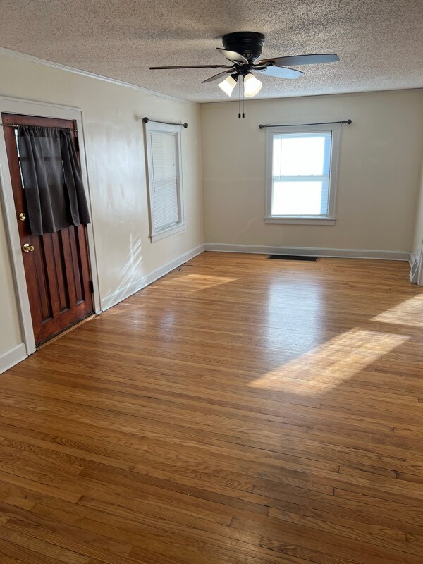 Foto del edificio - 8512 Woodland Ave