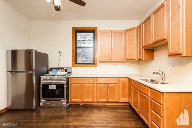 Building Photo - 2829 N Milwaukee Ave