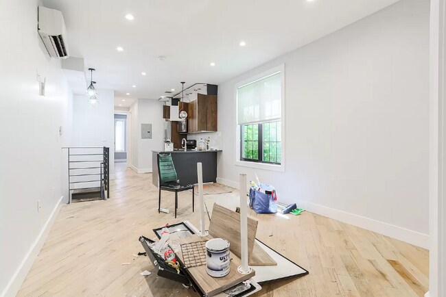 Building Photo - 68 Troy Ave