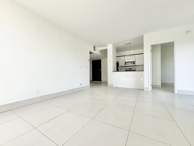Building Photo - 3949 Los Feliz Blvd