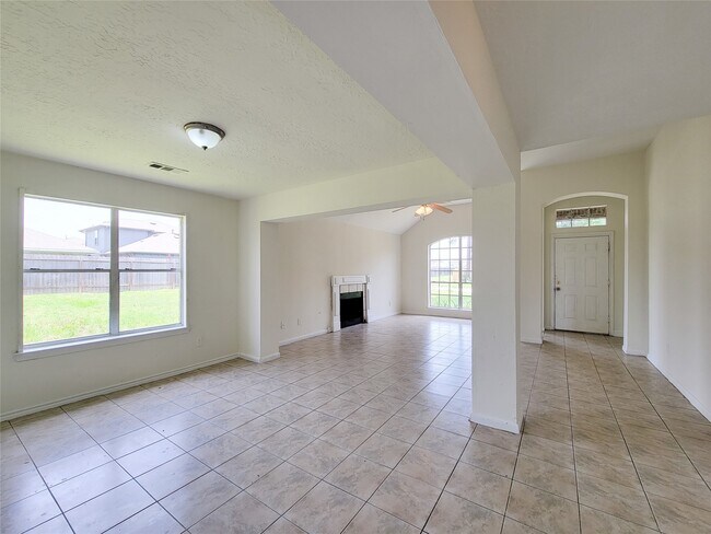 Foto del edificio - 3307 Pine Dust Ln